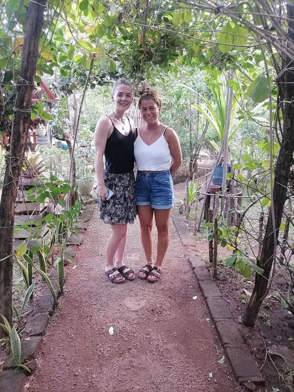 Dinna Nature Hostel 锡吉里亚 外观 照片