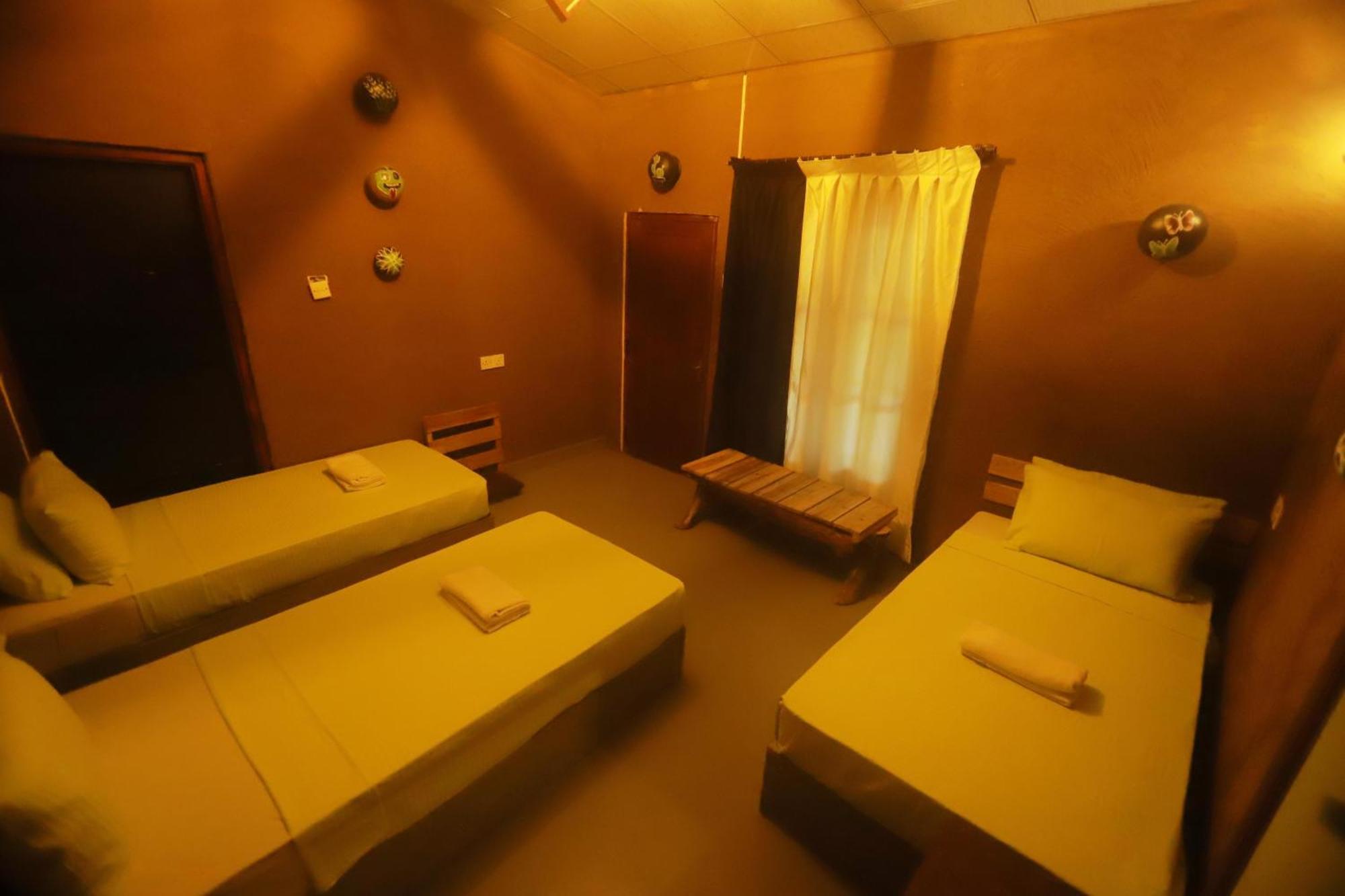 Dinna Nature Hostel 锡吉里亚 外观 照片
