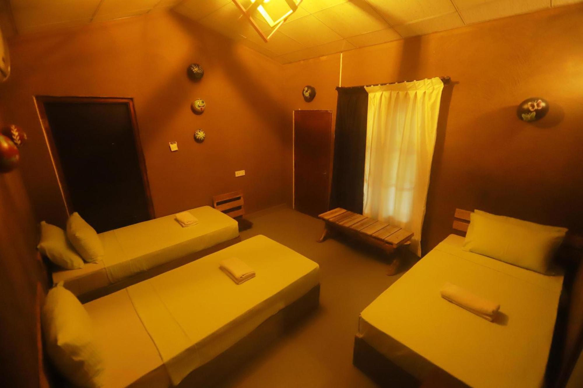 Dinna Nature Hostel 锡吉里亚 外观 照片