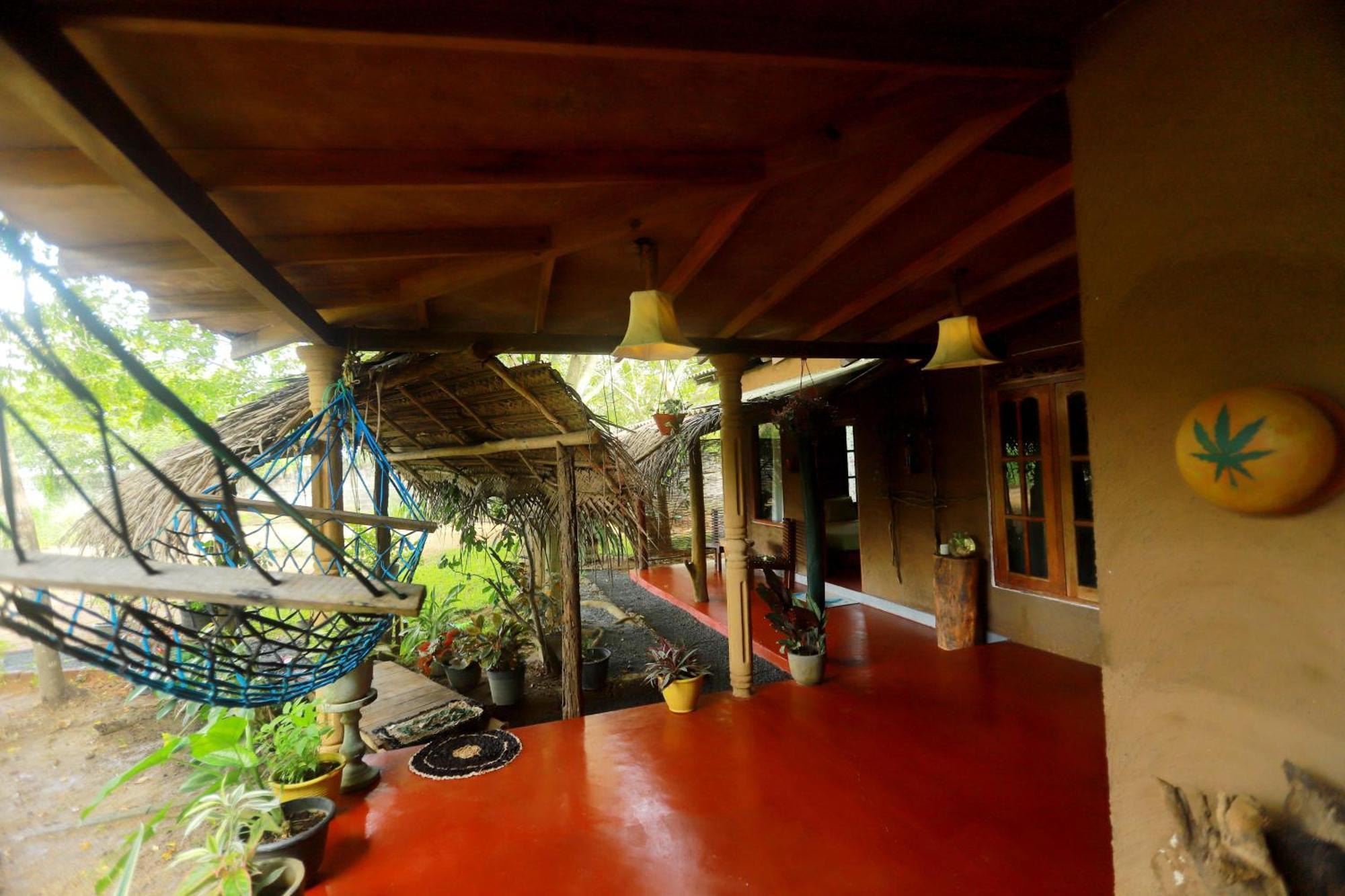 Dinna Nature Hostel 锡吉里亚 外观 照片