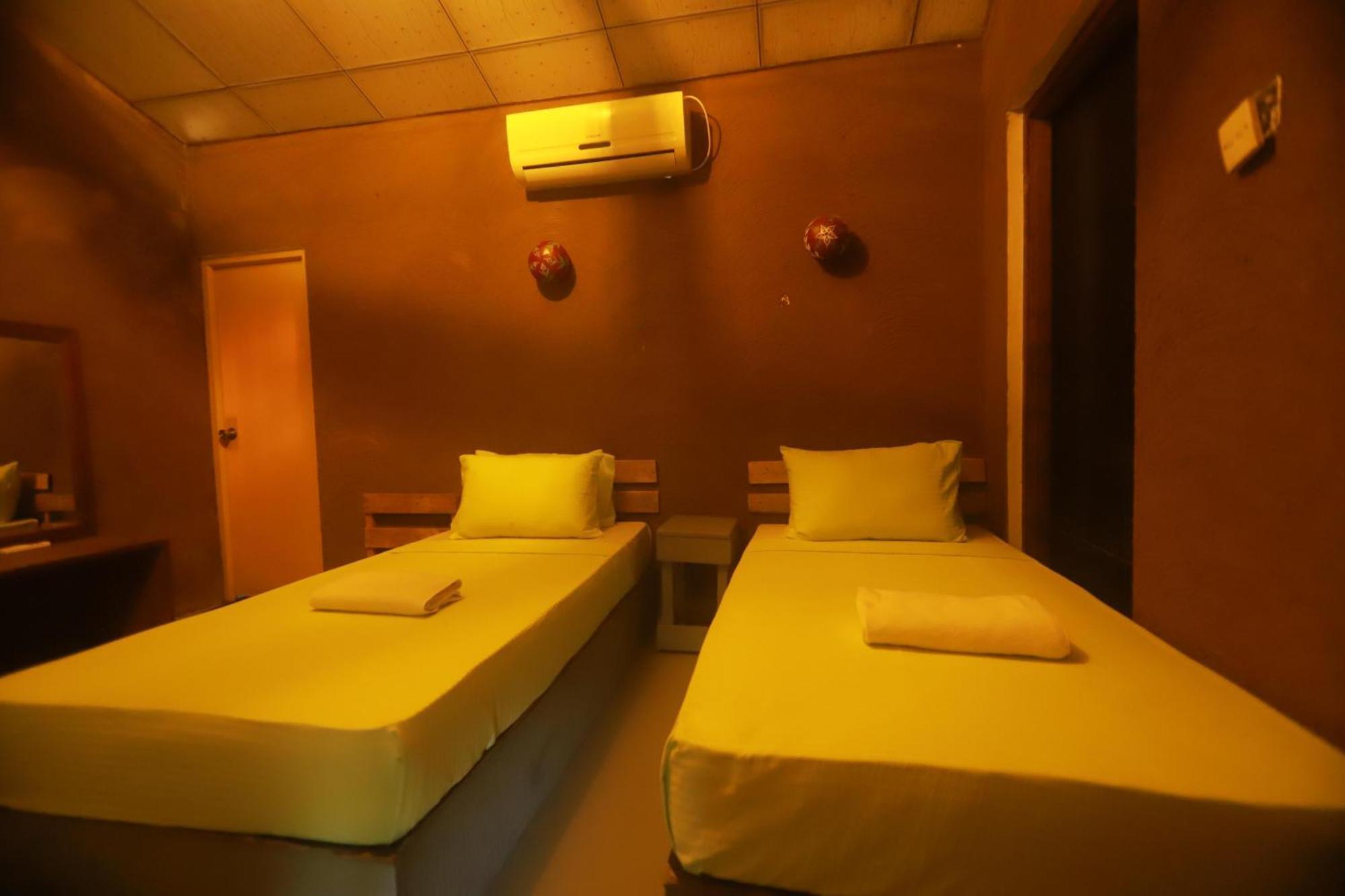 Dinna Nature Hostel 锡吉里亚 外观 照片